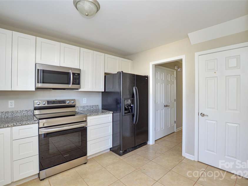 1008 Beaugard Drive, Charlotte, NC 28208.  MLS# CAR4231714, YatesRealty ID 3178. 