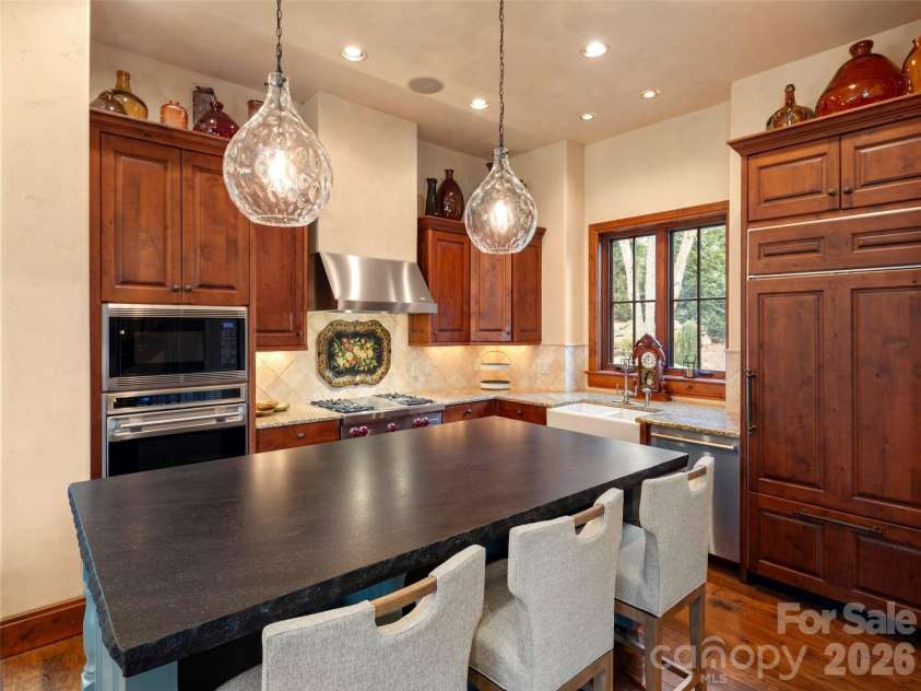 575 Walnut Valley Parkway, Arden, NC 28704.  MLS# CAR4354869, YatesRealty ID 3178. 