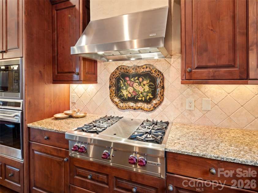 575 Walnut Valley Parkway, Arden, NC 28704.  MLS# CAR4354869, YatesRealty ID 3178. 