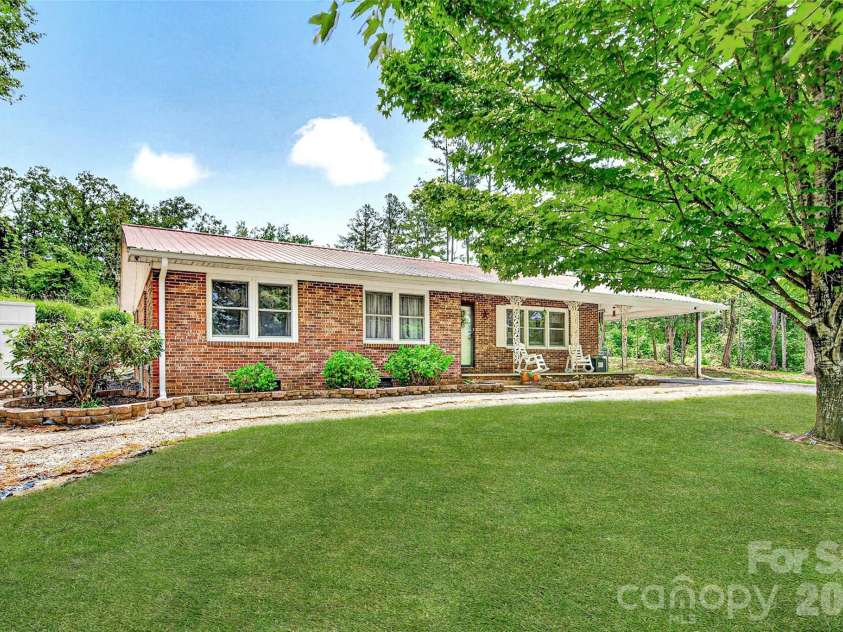 2355 Tatertown Loop, Nebo, NC 28761.  MLS# CAR4395687, YatesRealty ID 31781. 