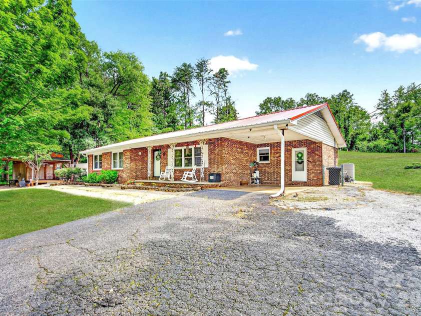 2355 Tatertown Loop, Nebo, NC 28761.  MLS# CAR4395687, YatesRealty ID 31781. 