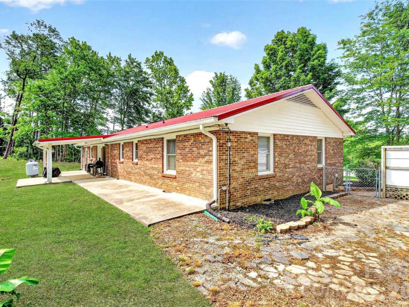 2355 Tatertown Loop, Nebo, NC 28761.  MLS# CAR4395687, YatesRealty ID 31781. 