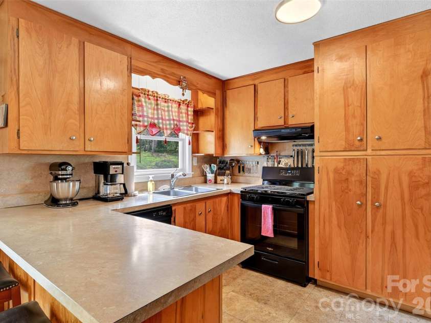 2355 Tatertown Loop, Nebo, NC 28761.  MLS# CAR4395687, YatesRealty ID 31781. 
