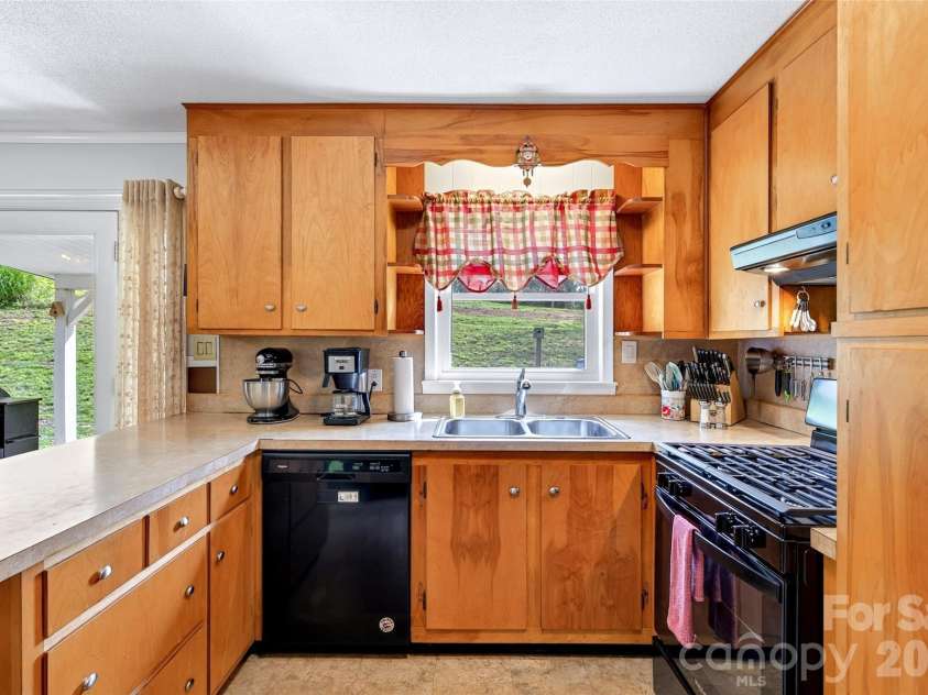 2355 Tatertown Loop, Nebo, NC 28761.  MLS# CAR4395687, YatesRealty ID 31781. 