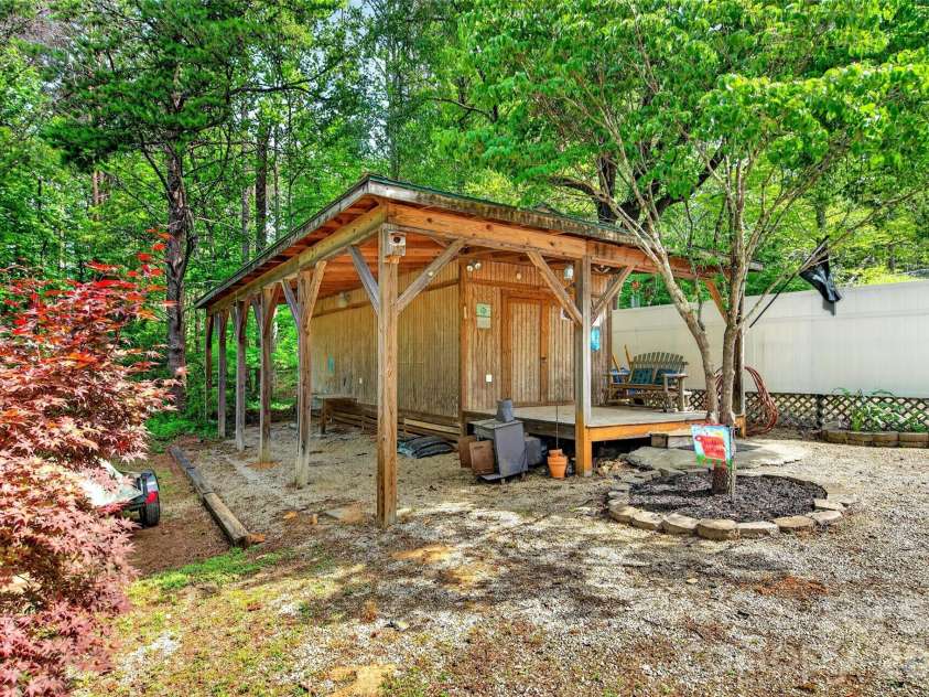 2355 Tatertown Loop, Nebo, NC 28761.  MLS# CAR4395687, YatesRealty ID 31781. 