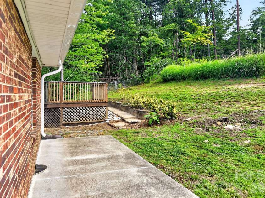 2355 Tatertown Loop, Nebo, NC 28761.  MLS# CAR4395687, YatesRealty ID 31781. 