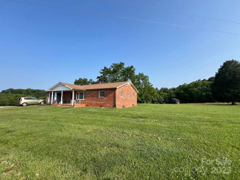 906 Monbo Road, Statesville, NC 28677.  MLS# CAR4286820, YatesRealty ID 31781. 