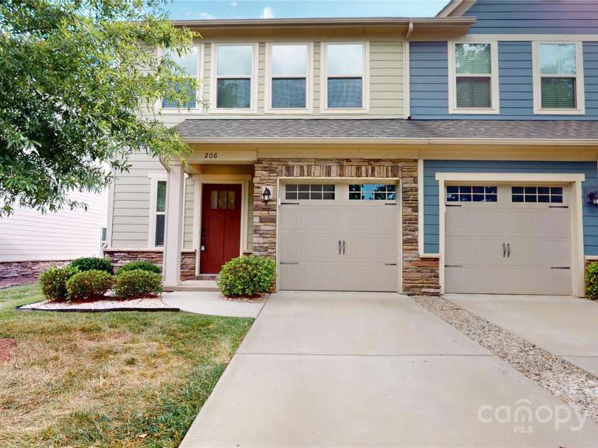 206 Scenic View Lane, Matthews, NC 28104.  MLS# CAR4281413, YatesRealty ID 31783. 