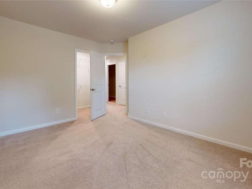206 Scenic View Lane, Matthews, NC 28104.  MLS# CAR4281413, YatesRealty ID 31783. 