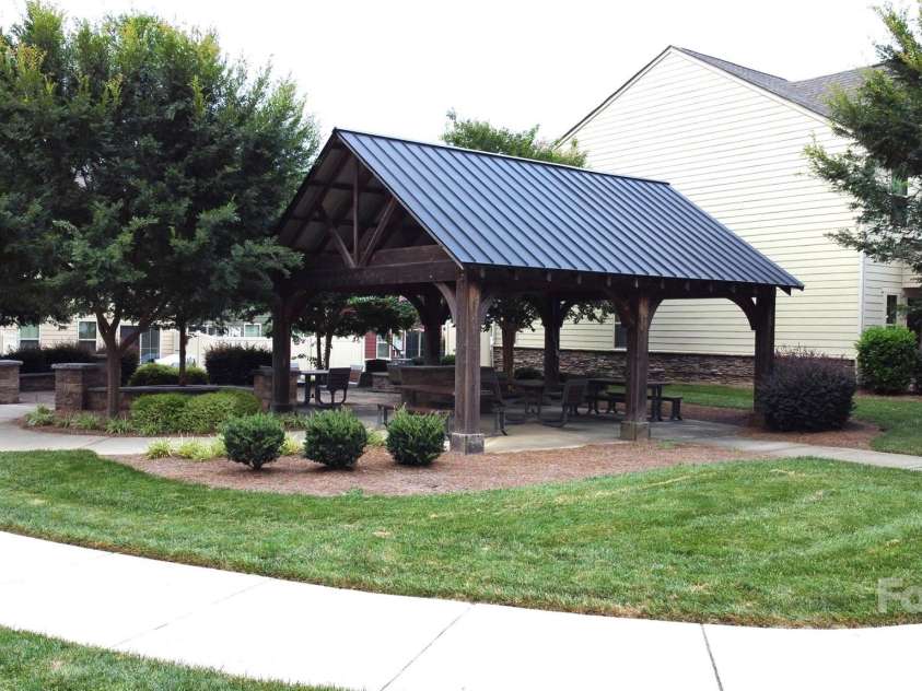 206 Scenic View Lane, Matthews, NC 28104.  MLS# CAR4281413, YatesRealty ID 31783. 
