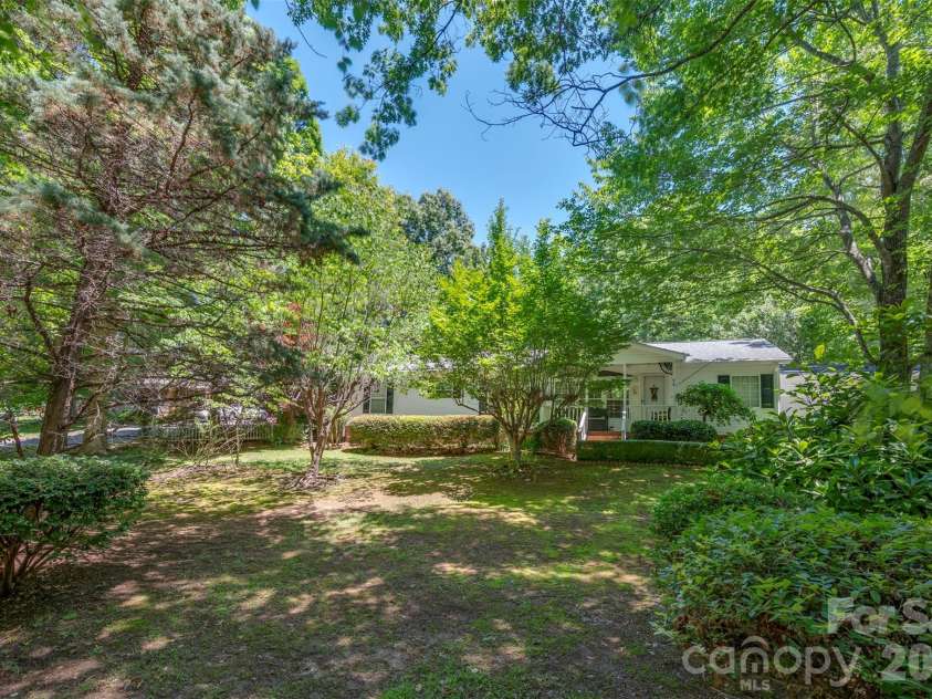 98 Lanning Drive, Columbus, NC 28722.  MLS# CAR4394991, YatesRealty ID 31783. 