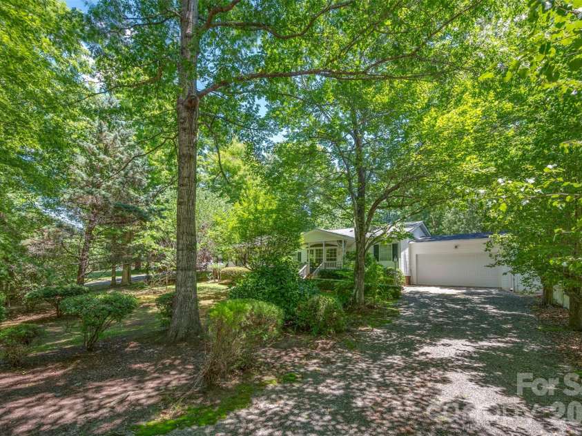 98 Lanning Drive, Columbus, NC 28722.  MLS# CAR4394991, YatesRealty ID 31783. 