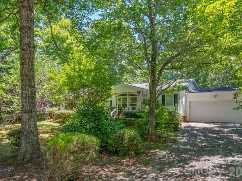 98 Lanning Drive, Columbus, NC 28722.  MLS# CAR4394991, YatesRealty ID 31783. 