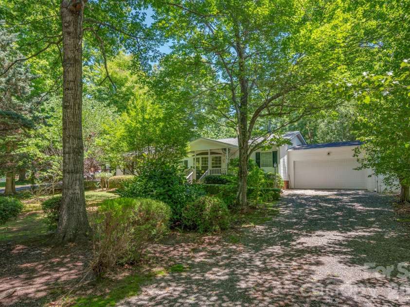 98 Lanning Drive, Columbus, NC 28722.  MLS# CAR4394991, YatesRealty ID 31783. 