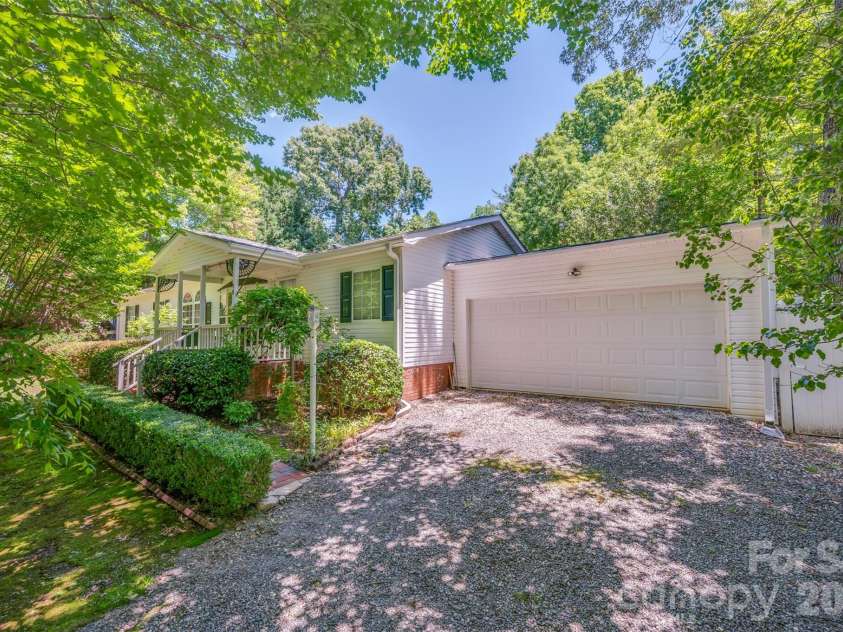 98 Lanning Drive, Columbus, NC 28722.  MLS# CAR4394991, YatesRealty ID 31783. 