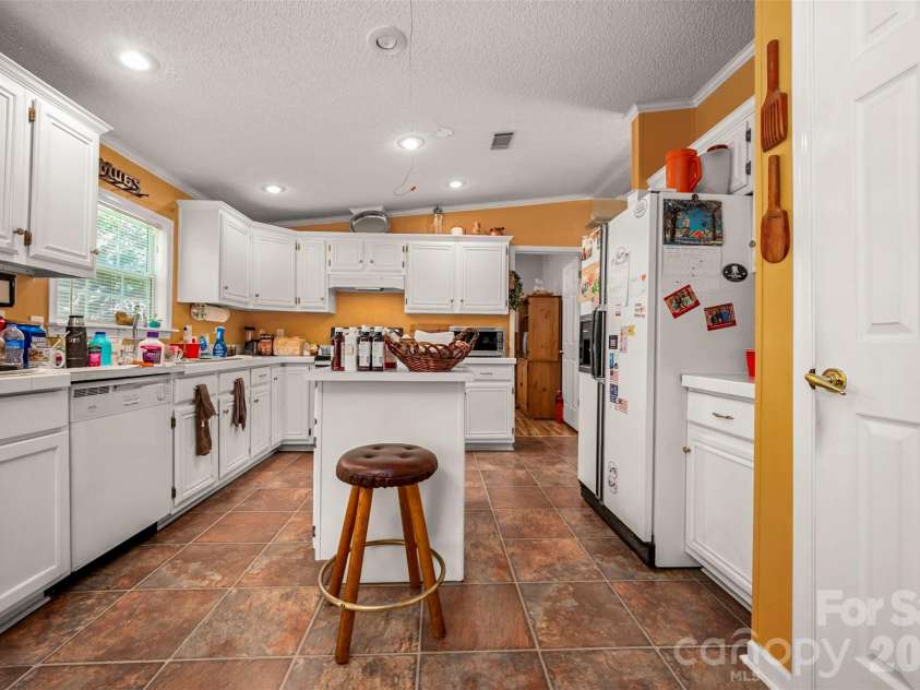 98 Lanning Drive, Columbus, NC 28722.  MLS# CAR4394991, YatesRealty ID 31783. 