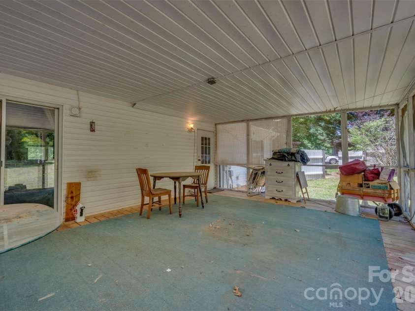 98 Lanning Drive, Columbus, NC 28722.  MLS# CAR4394991, YatesRealty ID 31783. 