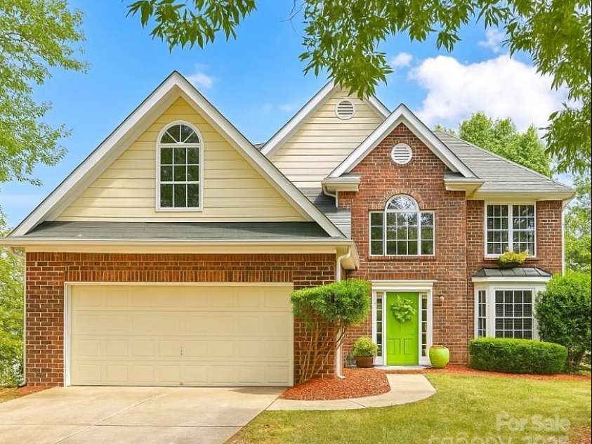 9029 Torrence Crossing Drive, Huntersville, NC 28078.  MLS# CAR4275401, YatesRealty ID 31784. Harming, 2 Story, 3 Bedroom/Bonus, 2.5 Bath Home with 2 Car Garage & Fenced Back Yard, perfectly located in desirable Cedarfield community, in the heart of Huntersville!