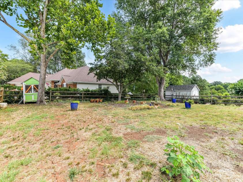 9029 Torrence Crossing Drive, Huntersville, NC 28078.  MLS# CAR4275401, YatesRealty ID 31784. So much space in this fenced, level back yard perfect for gardening or activities!