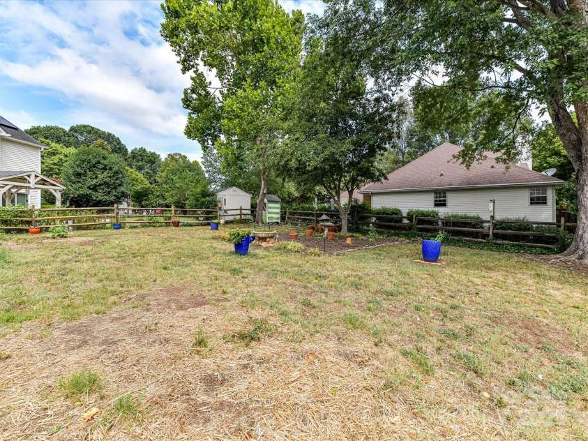 9029 Torrence Crossing Drive, Huntersville, NC 28078.  MLS# CAR4275401, YatesRealty ID 31784. Spacious, Fenced Back Yard with mature trees for shade & perfect for activities!