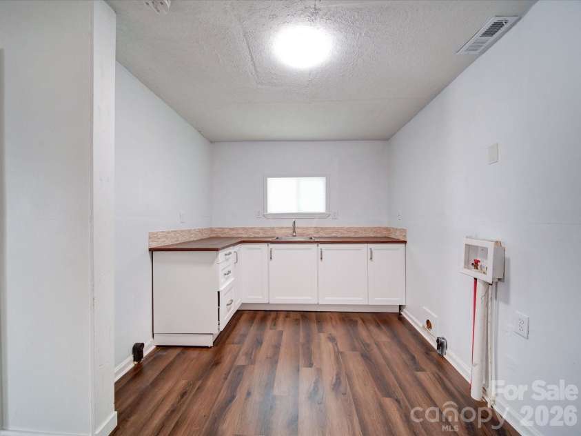 2300 Kennesaw Drive, Charlotte, NC 28216.  MLS# CAR4395642, YatesRealty ID 31785. 