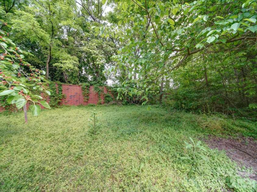 2300 Kennesaw Drive, Charlotte, NC 28216.  MLS# CAR4395642, YatesRealty ID 31785. 
