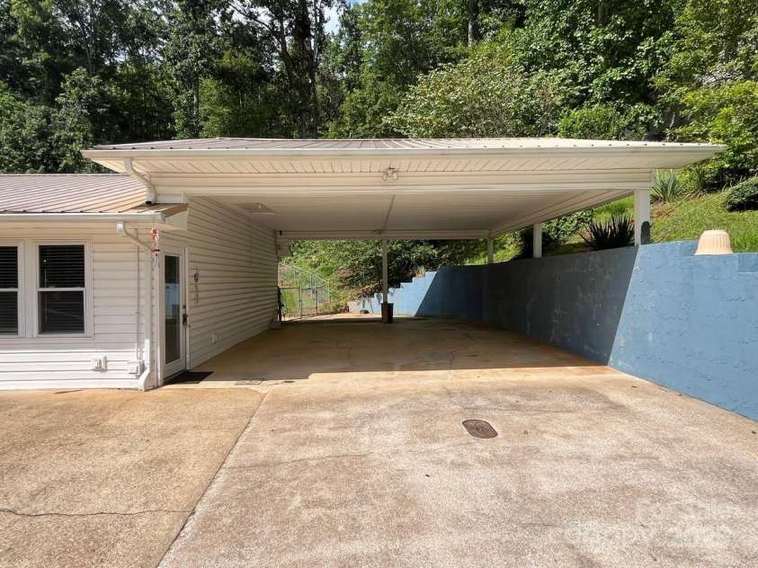 2534 Nix Creek Road, Marion, NC 28752.  MLS# CAR4290762, YatesRealty ID 31785. 