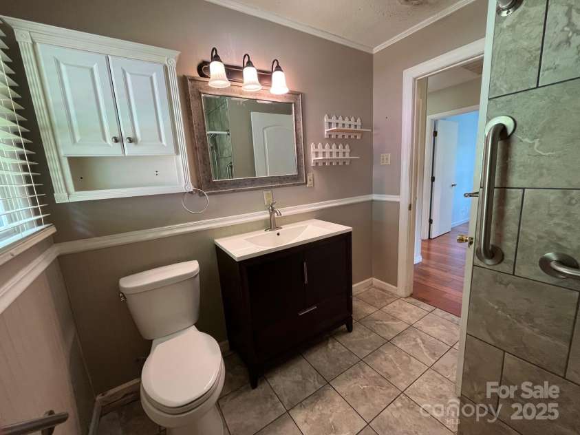 2534 Nix Creek Road, Marion, NC 28752.  MLS# CAR4290762, YatesRealty ID 31785. 