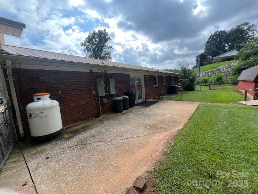 2534 Nix Creek Road, Marion, NC 28752.  MLS# CAR4290762, YatesRealty ID 31785. 