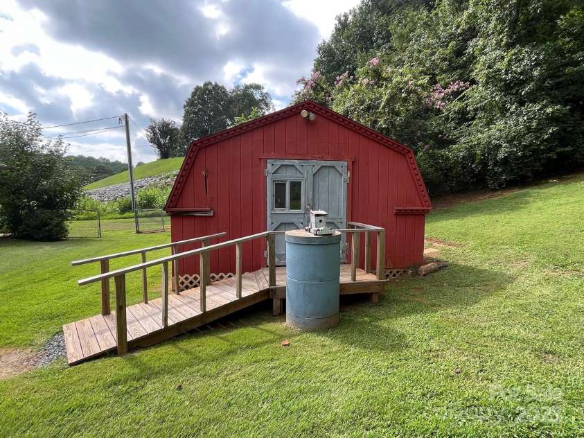 2534 Nix Creek Road, Marion, NC 28752.  MLS# CAR4290762, YatesRealty ID 31785. 