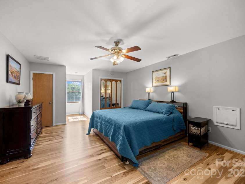 210 Meadow Run Extension, Asheville, NC 28806.  MLS# CAR4275589, YatesRealty ID 31786. 