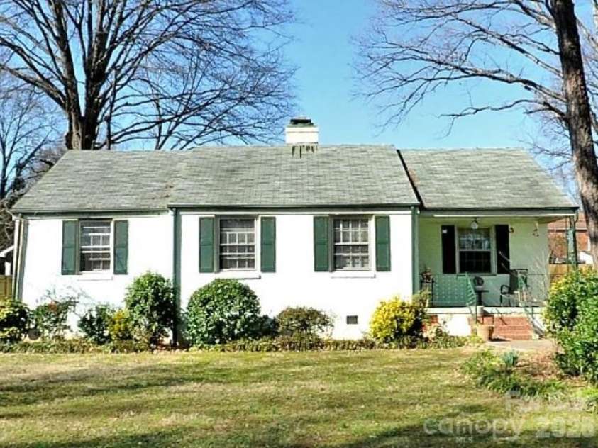 822 Sedgefield Road, Charlotte, NC 28209.  MLS# CAR4395783, YatesRealty ID 31786. Front View