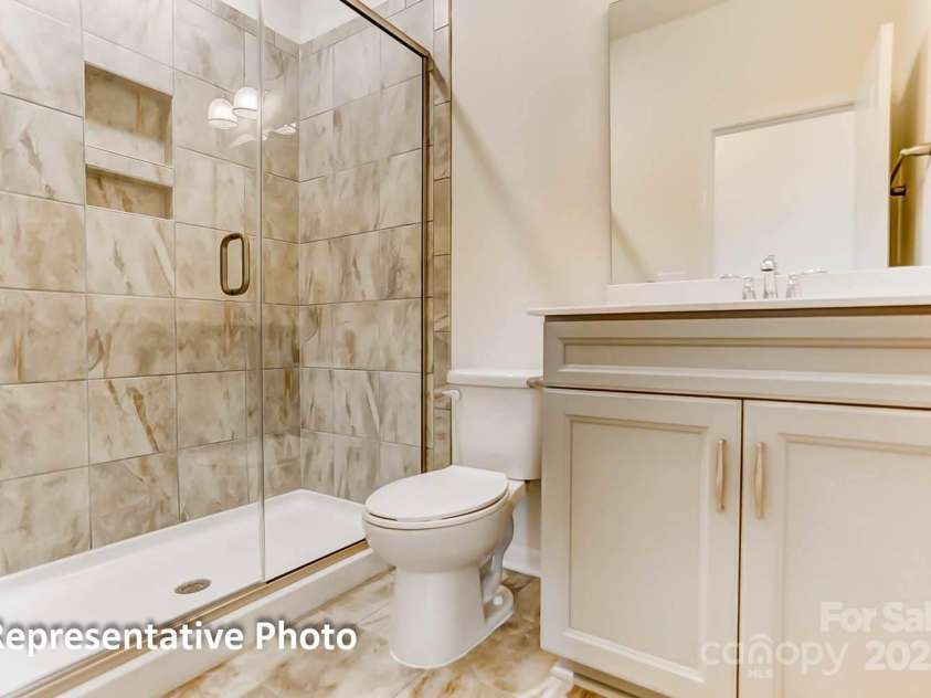 8644 Acadia Parkway, Sherrills Ford, NC 28673.  MLS# CAR4286607, YatesRealty ID 31787. Hall Bath