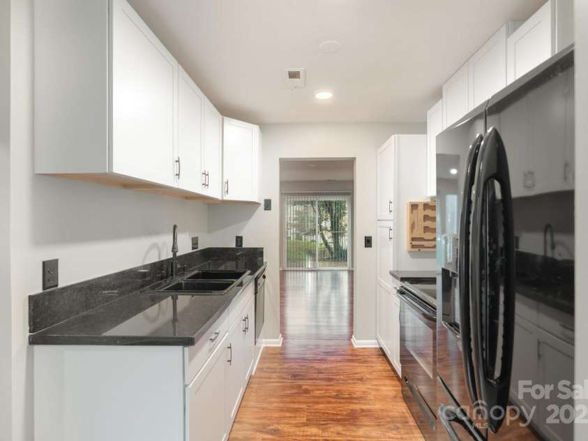 1069 Sardis Cove Drive, Charlotte, NC 28270.  MLS# CAR4278745, YatesRealty ID 31788. 