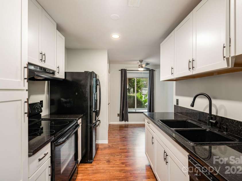 1069 Sardis Cove Drive, Charlotte, NC 28270.  MLS# CAR4278745, YatesRealty ID 31788. 