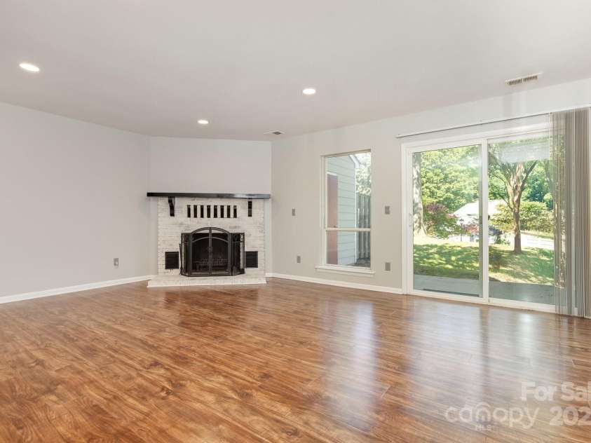 1069 Sardis Cove Drive, Charlotte, NC 28270.  MLS# CAR4278745, YatesRealty ID 31788. 