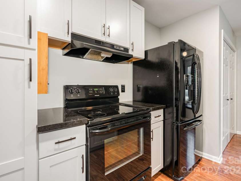 1069 Sardis Cove Drive, Charlotte, NC 28270.  MLS# CAR4278745, YatesRealty ID 31788. 