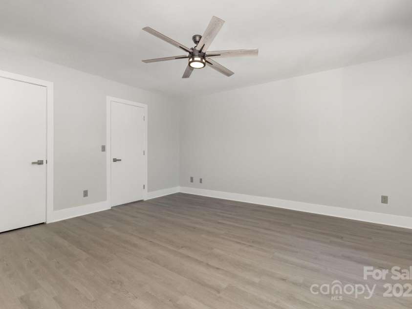 1069 Sardis Cove Drive, Charlotte, NC 28270.  MLS# CAR4278745, YatesRealty ID 31788. 