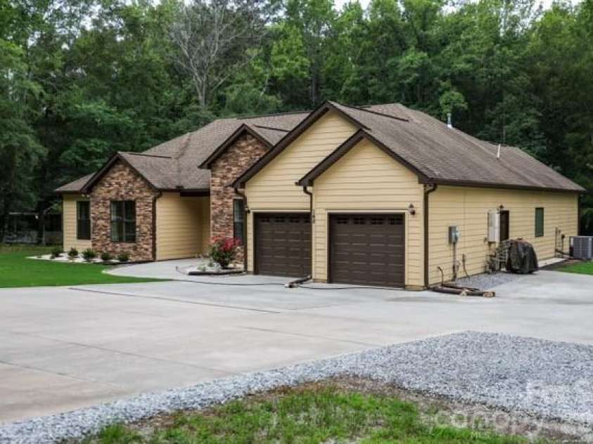 148 Williams Wood Drive, Prosperity, SC 29127.  MLS# CAR4395794, YatesRealty ID 31788. 