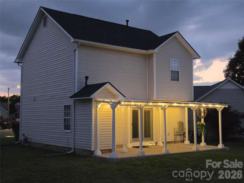 5802 Autumn Trace Lane, Indian Trail, NC 28079.  MLS# CAR4395801, YatesRealty ID 31789. 