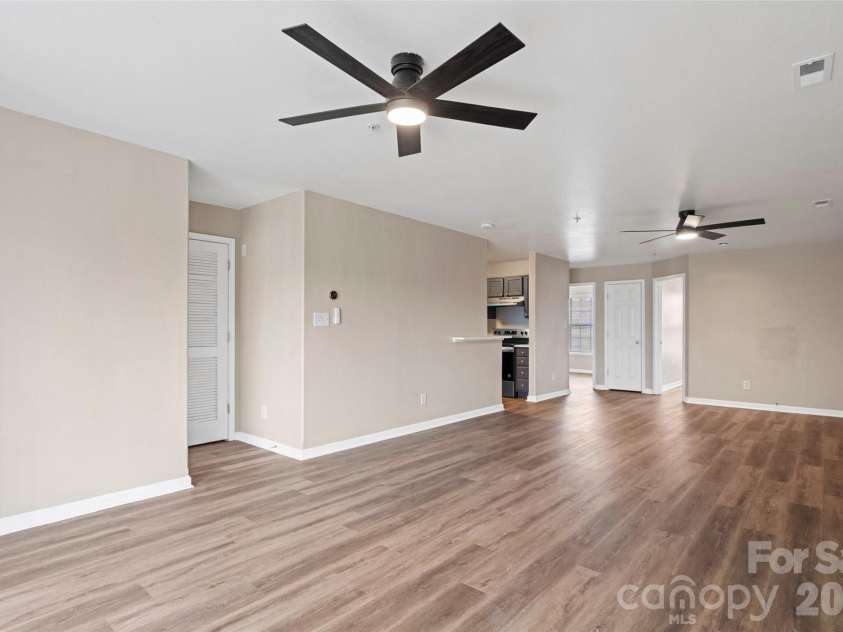 1134 Plaza Walk Drive, Charlotte, NC 28215.  MLS# CAR4418257, YatesRealty ID 3179. 