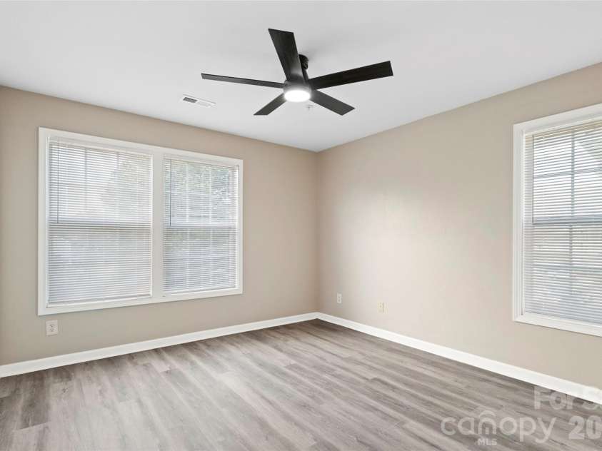 1134 Plaza Walk Drive, Charlotte, NC 28215.  MLS# CAR4418257, YatesRealty ID 3179. 