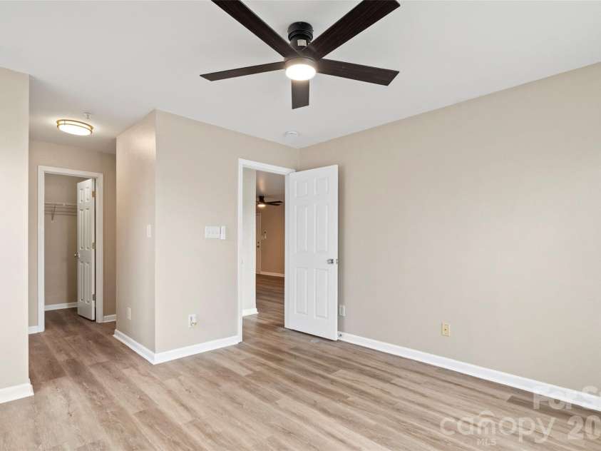 1134 Plaza Walk Drive, Charlotte, NC 28215.  MLS# CAR4418257, YatesRealty ID 3179. 