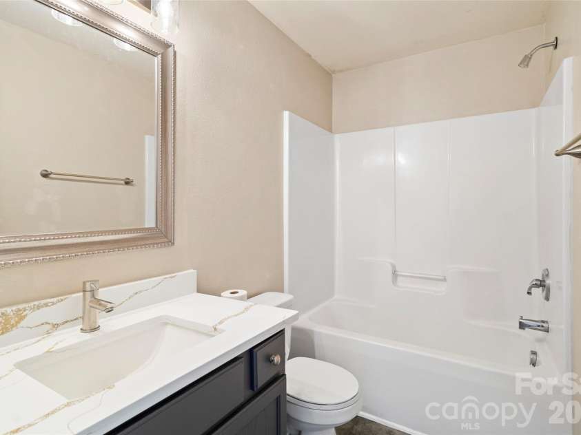 1134 Plaza Walk Drive, Charlotte, NC 28215.  MLS# CAR4418257, YatesRealty ID 3179. 