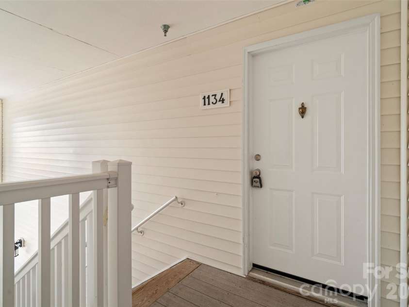 1134 Plaza Walk Drive, Charlotte, NC 28215.  MLS# CAR4418257, YatesRealty ID 3179. 