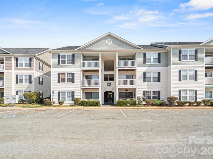 1134 Plaza Walk Drive, Charlotte, NC 28215.  MLS# CAR4418257, YatesRealty ID 3179. 