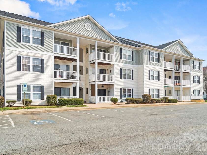 1134 Plaza Walk Drive, Charlotte, NC 28215.  MLS# CAR4418257, YatesRealty ID 3179. 