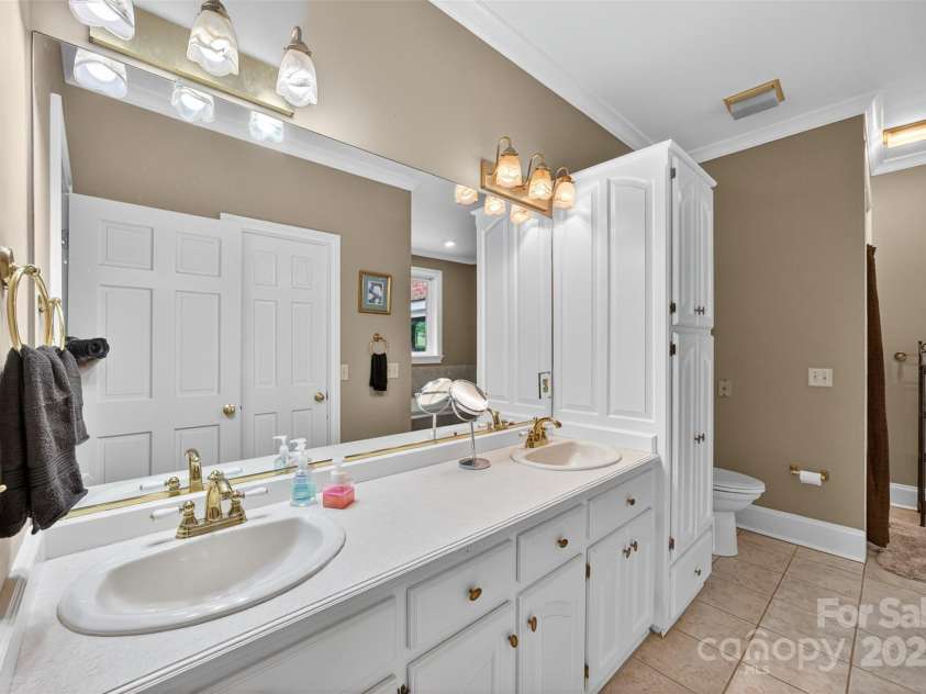 8350 Holler Farm Road, Clemmons, NC 27012.  MLS# CAR4291450, YatesRealty ID 31790. 