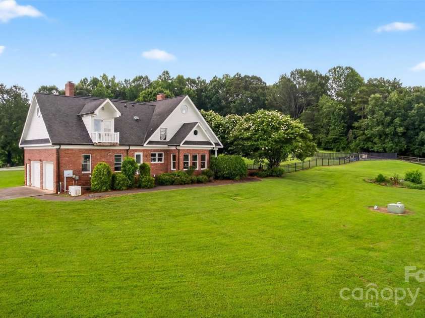 8350 Holler Farm Road, Clemmons, NC 27012.  MLS# CAR4291450, YatesRealty ID 31790. 