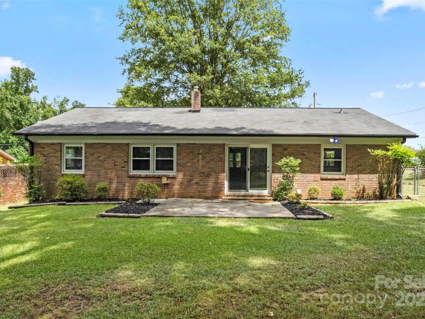 1733 Danbury Street, Gastonia, NC 28052.  MLS# CAR4282426, YatesRealty ID 31791. 